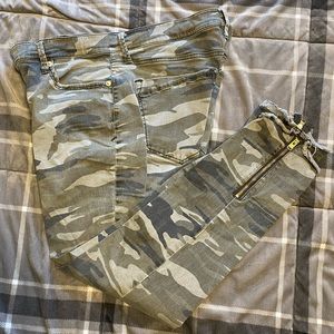 Express Camo Mid-Rise Ankle Legging